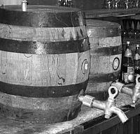 Holzfässer Radbrauerei 1887 Holzfässer Rad-Brauerei 1887