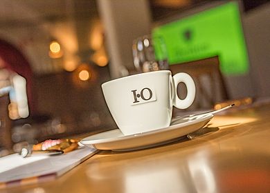 Kaffeetasse, Kaffee macht munter, Tagung, Bildung in der Ritterstube, Hotel Arthus, Mittelalterhotel, Aulendorf