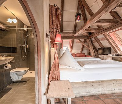 Schlafbereich und Bad, Themenzimmer Barbarossa, Hotel Arthus