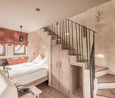 Schlafbereich Turmzimmer, Turm, Treppe, verwinkelt, Hotel Arthus, Aulendorf