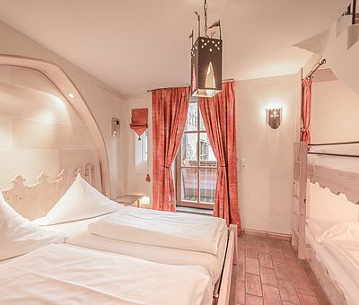 Schlafbereich Turmzimmer, Familienzimmer, Vierbettzimmer, Hotel Arthus