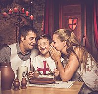 Mittelalter, Ritterkeller, historischer Gewölbekeller, Kinderrittermahl, Rittermahl mit der Familie, Kleiner Ritter, Ausflug in die längst vergangene Zeit des Mittelalters