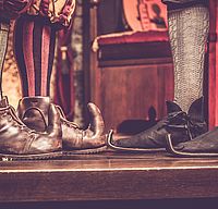 Mittelalterliche Atmosphäre, Details, mittelalterliche Kleidung, mittelalterliches Schuhwerk, Ambiente, Aulendorfer Ritterkeller, Rittermahl