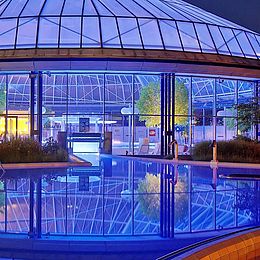 Schwaben-Therme Aulendorf, Ansicht bei Nacht, Badespaß, baden