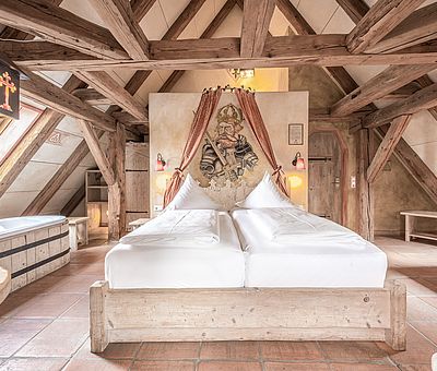 Schlafbereich Themenzimmer Barbarossa, Hotel Arthus