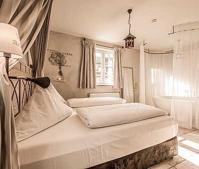Schlafbereich Junior Suite Dom Perignon, Whirlwanne, Hotel Arthus